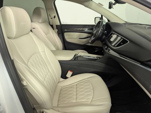 Used 2022 Buick Enclave Avenir w/ Avenir Technology Package image 22