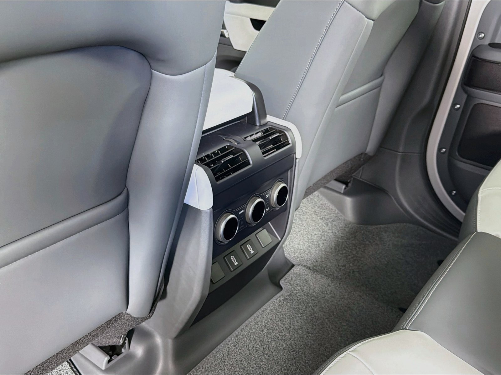 New 2026 Land Rover Defender 110 S AWD/4WD image 29