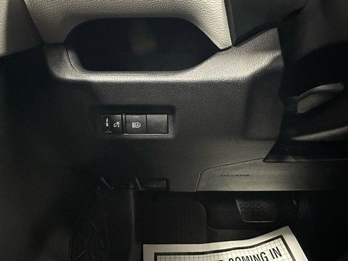 Used 2025 Toyota RAV4 XLE image 17