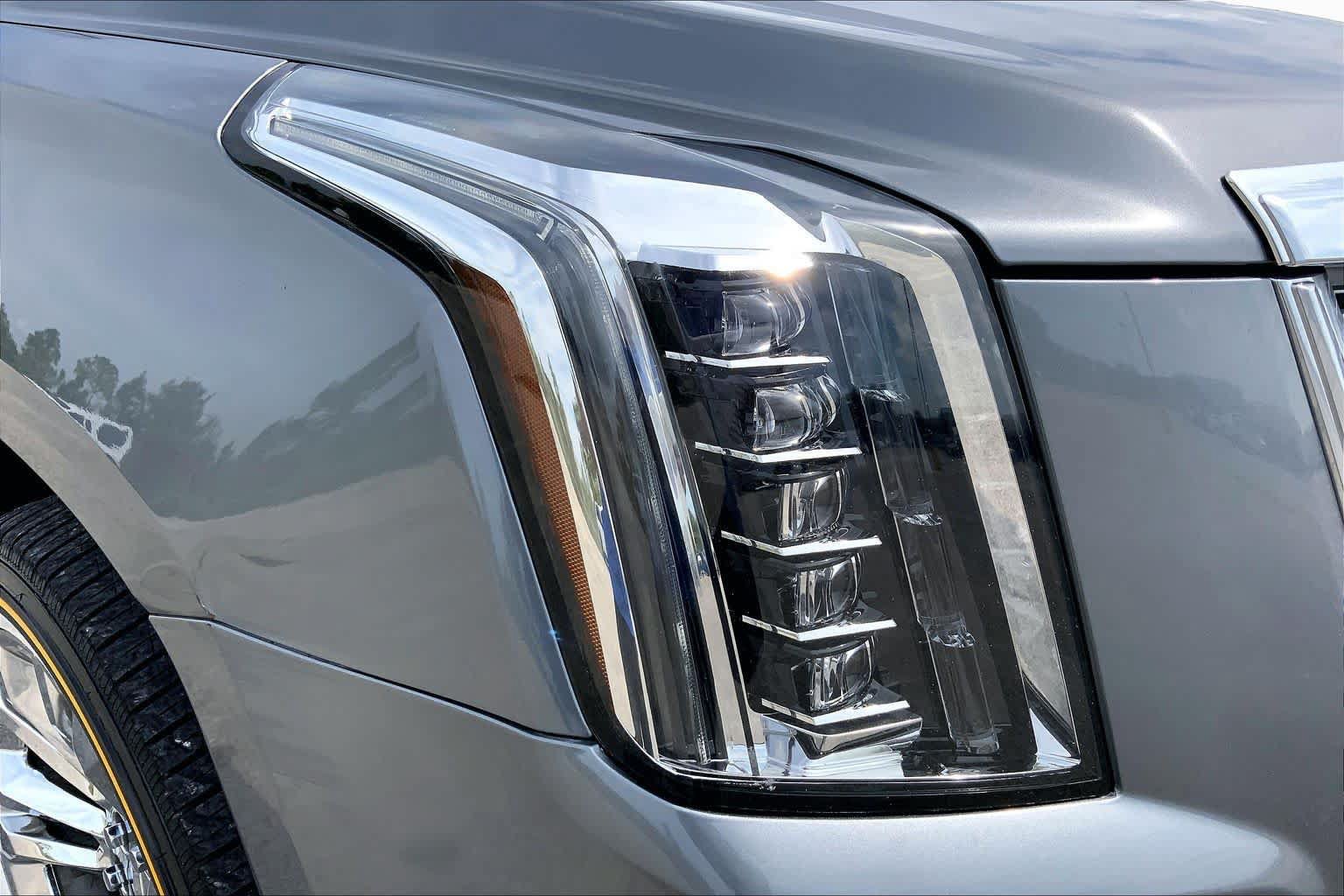 Used 2018 Cadillac Escalade Luxury w/ LPO, Radiant Package RWD image 27