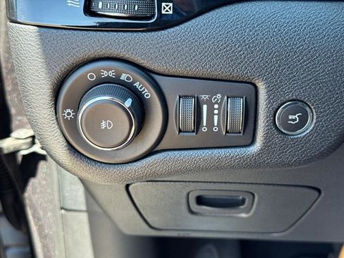Used 2023 Jeep Cherokee Altitude Lux AWD/4WD image 21