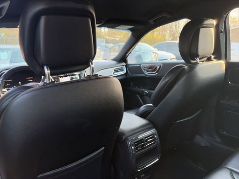 Used 2018 Lincoln Continental Select image 27