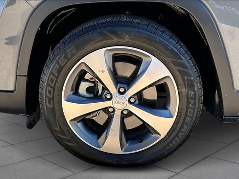 Used 2021 Jeep Cherokee Limited w/ Elite Package image 11