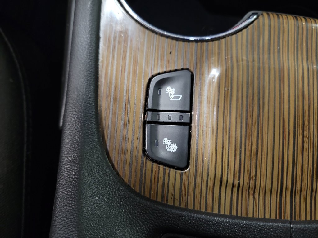 Used 2020 GMC Acadia SLE w/ Driver Convenience Package FWD image 19