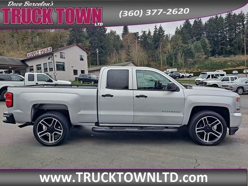 Used 2018 Chevrolet Silverado 1500 Custom w/ LPO, Black Pack image 2