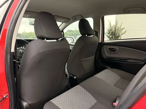 Used 2015 Toyota Yaris L image 14