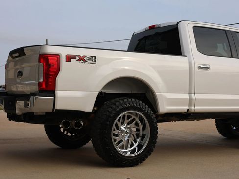 Used 2017 Ford F250 Lariat w/ Chrome Package image 4