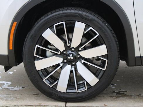 Used 2025 Mitsubishi Outlander SE image 33