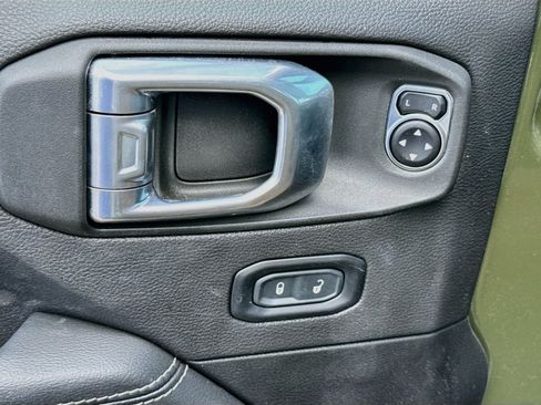 Used 2023 Jeep Wrangler Unlimited Sahara w/ Cold Weather Group AWD/4WD image 19