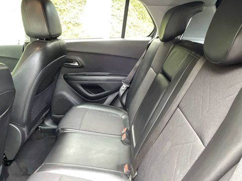 Used 2021 Chevrolet Trax LT w/ Sport Edition image 22