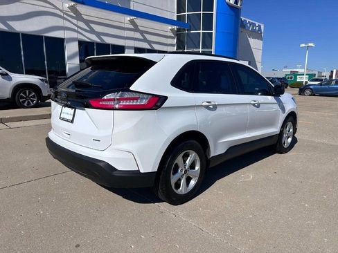 Used 2023 Ford Edge SE image 2