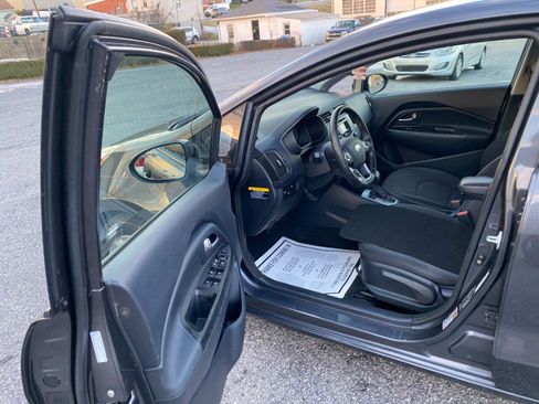 Used 2013 Kia Rio EX w/ Convenience Pkg image 11