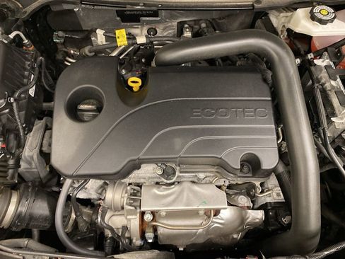 Used 2025 Chevrolet Equinox LT AWD/4WD image 4