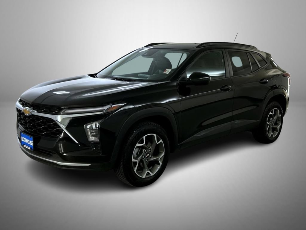 Used 2025 Chevrolet Trax LT FWD image 1