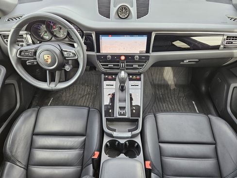 Certified 2025 Porsche Macan image 24