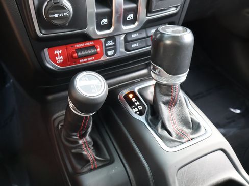 Used 2021 Jeep Wrangler Rubicon AWD/4WD image 23