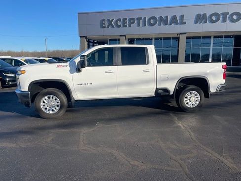 Used 2023 Chevrolet Silverado 3500 LT w/ Convenience Package AWD/4WD image 2