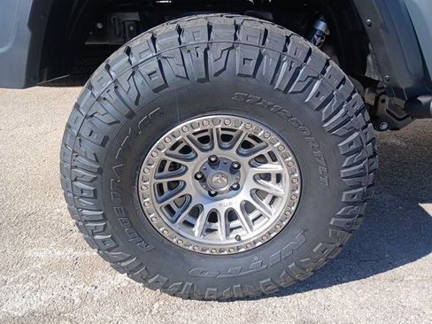 New 2025 Jeep Gladiator Sport image 16