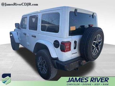 Used 2025 Jeep Wrangler Sahara image 7