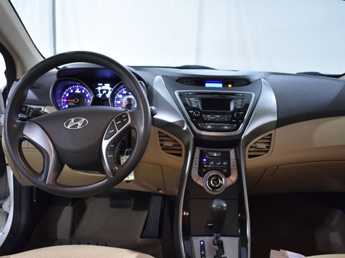 Used 2013 Hyundai Elantra GLS image 28