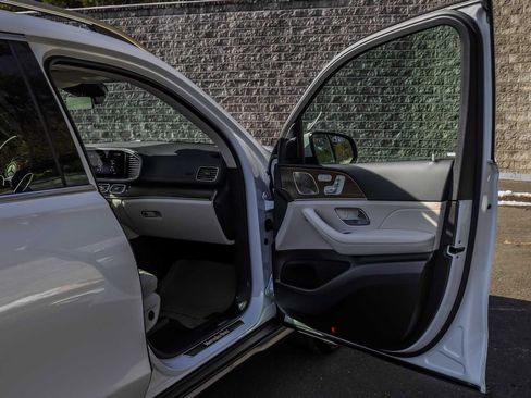 Used 2024 Mercedes-Benz GLS 450 4MATIC image 14