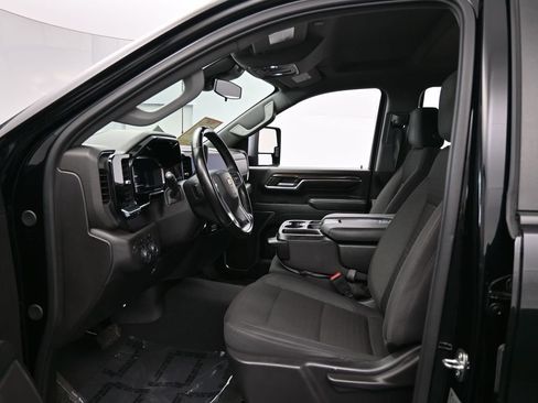 Used 2024 Chevrolet Silverado 3500 LT image 11