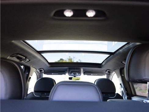 Certified 2024 Bentley Bentayga Extended Wheelbase image 70