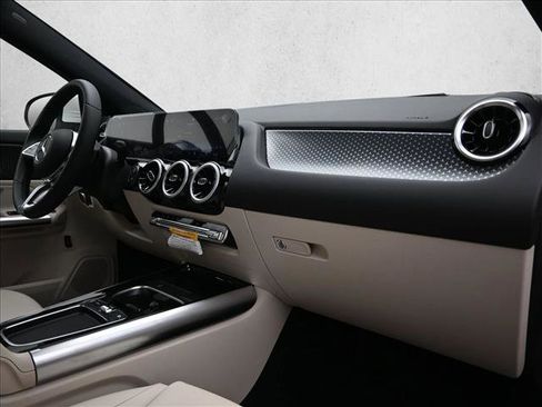 Certified 2025 Mercedes-Benz GLA 250 4MATIC image 27