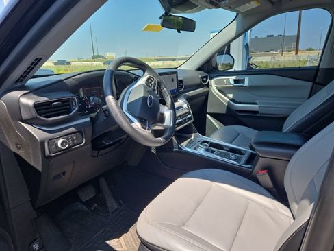 Used 2021 Ford Explorer XLT w/ Equipment Group 202A AWD/4WD image 11