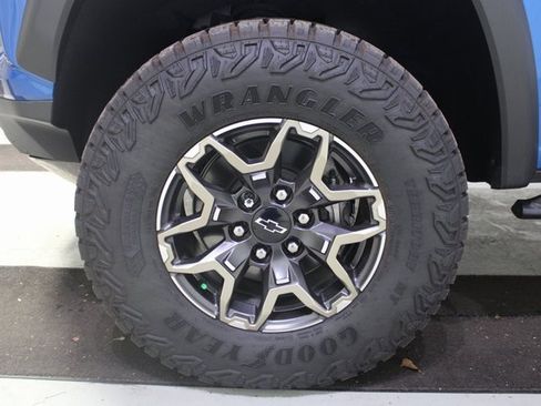 Used 2024 Chevrolet Colorado ZR2 w/ Technology Package image 26