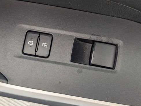 Used 2022 Toyota RAV4 LE image 29