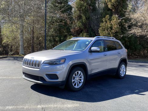 Used 2020 Jeep Cherokee Latitude w/ Cold Weather Group image 5