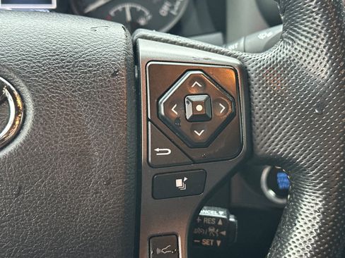 Used 2021 Toyota Tacoma TRD Sport w/ Technology Package image 31