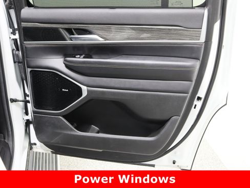 Used 2022 Jeep Wagoneer Series III w/ Premium Group I image 39