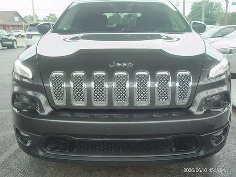 Used 2016 Jeep Cherokee Latitude w/ Cold Weather Group AWD/4WD image 2