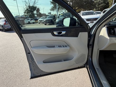 Certified 2023 Volvo XC60 T8 Ultimate w/ Climate Package image 23