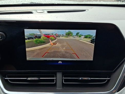 Used 2025 Chevrolet Trax LT FWD image 17