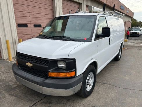 Used 2014 Chevrolet Express 2500 image 3