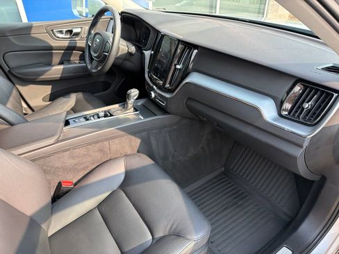 Used 2020 Volvo XC60 T6 Momentum AWD/4WD image 27