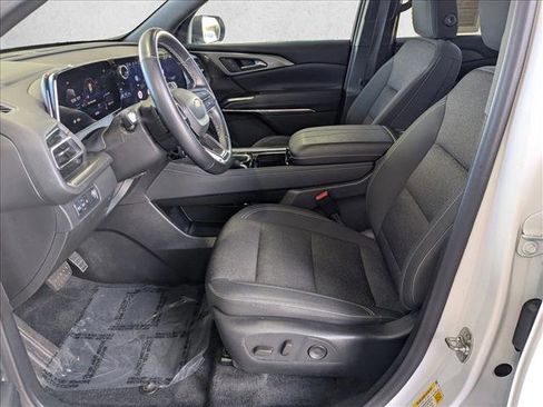 Used 2024 Chevrolet Traverse LT image 14