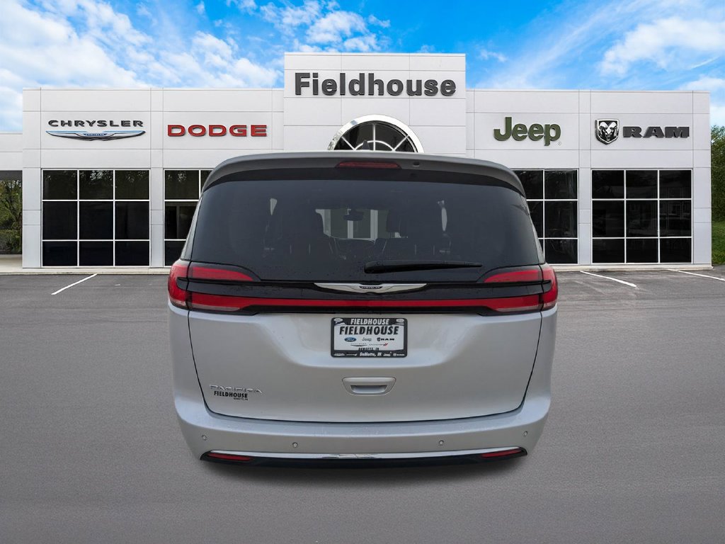 Used 2024 Chrysler Pacifica Touring-L FWD image 6