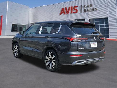 Used 2025 Mitsubishi Outlander SE AWD/4WD image 9