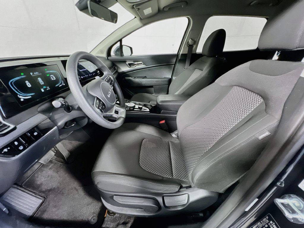 Certified 2025 Kia Sportage LX FWD image 12