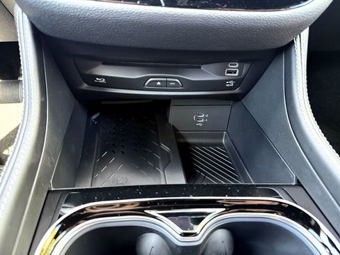 New 2026 Chrysler Pacifica Limited w/ Uconnect Theater Family Group image 26