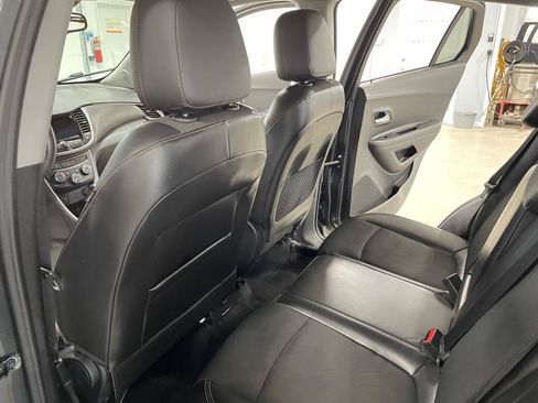 Used 2018 Chevrolet Trax LT w/ LT Convenience Package FWD image 14