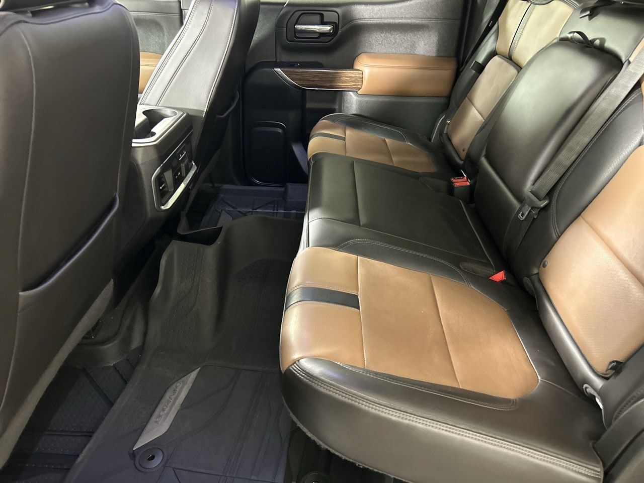 Used 2019 Chevrolet Silverado 1500 High Country w/ Technology Package AWD/4WD image 25