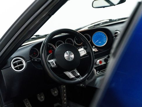 Used 2006 Ford GT RWD image 7