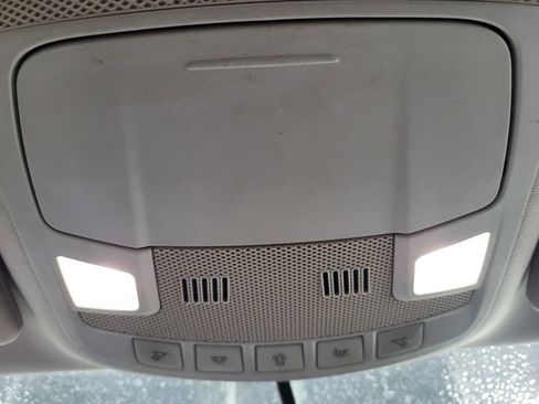 Used 2017 Ford Fusion SE w/ Fusion SE Technology Package image 38