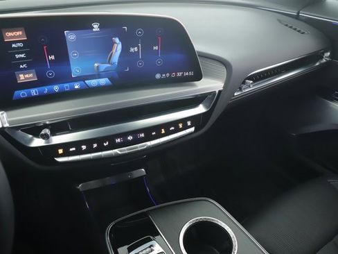 Used 2025 Cadillac Lyriq Luxury image 27