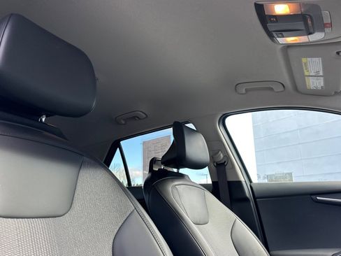 Certified 2025 Kia Niro EX image 19